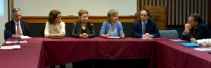 Ing. Julio Fernández, vice rector de la Universidad ORT Uruguay; la Mag. Rosita Inés Angelo, directora nacional de educación de MEC; la Mag. Edith Moraes, subsecretaria del MEC; la Dra. Denise Vaillant, secretaria académica del Instituto de Educación de la Universidad ORT Uruguay; el Dc. Enrique Martínez Larrechea presidente de SUECI y el Dr. Carlos Alberto Torres, presidente del World Council of Comparative Education Societies, WCCES.